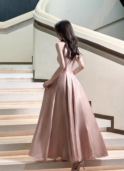 Robe de soirée longue trapèze rose bonbon en satin à fines bretelles et col carré pour bal de promo ou demoiselle d'honneur P4358