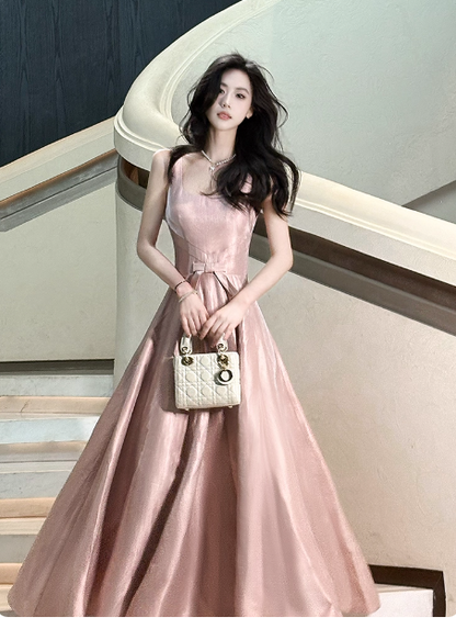 Robe de soirée longue trapèze rose bonbon en satin à fines bretelles et col carré pour bal de promo ou demoiselle d'honneur P4358