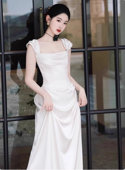 Élégante robe longue de bal, de soirée, de mariée en satin blanc à épaules dénudées P4359