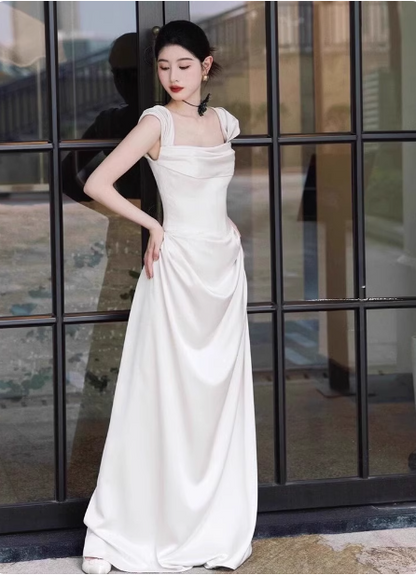 Élégante robe longue de bal, de soirée, de mariée en satin blanc à épaules dénudées P4359