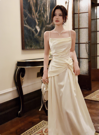 Élégante Robe Longue de Bal en Satin Beige à Bretelles Fines, Col Carré et Nœud P4364