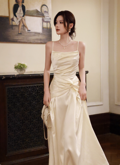 Élégante Robe Longue de Bal en Satin Beige à Bretelles Fines, Col Carré et Nœud P4364