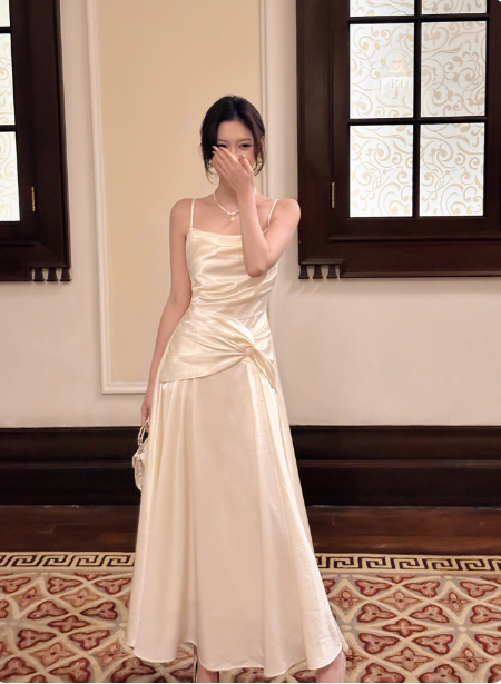 Élégante Robe Longue de Bal en Satin Beige à Bretelles Fines, Col Carré et Nœud P4364