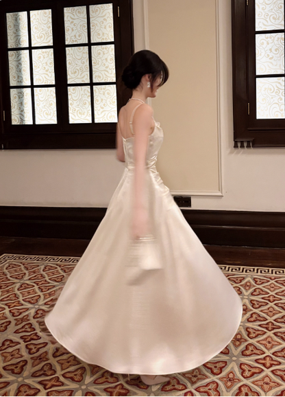 Élégante Robe Longue de Bal en Satin Beige à Bretelles Fines, Col Carré et Nœud P4364