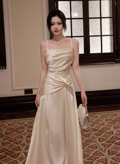 Élégante Robe Longue de Bal en Satin Beige à Bretelles Fines, Col Carré et Nœud P4364