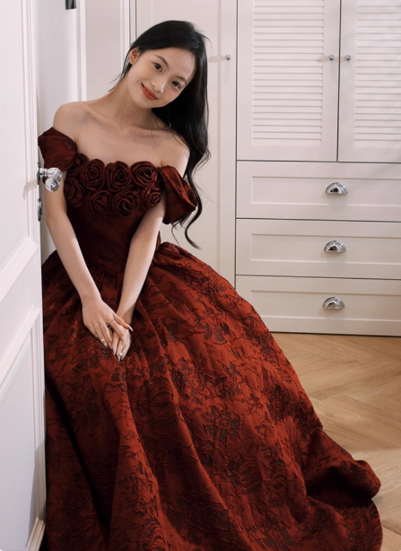 Robe de Soirée Longue en Satin Jacquard Épaule Dénudée Bordeaux Rose Vintage P4368