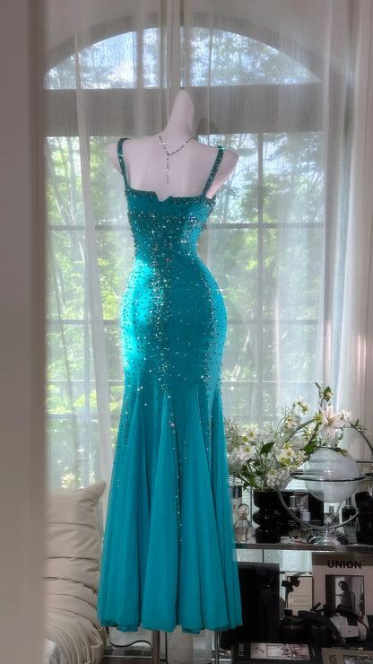 Schimmerndes seeblaues Meerjungfrauen-Abendkleid aus Chiffon mit Perlen P4037