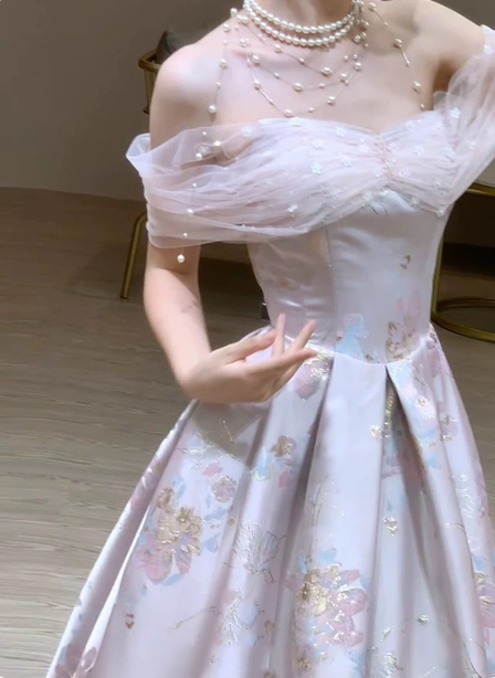 Verträumtes lavendelgrau-rosa A-Linien-Off-Shoulder-Ballkleid aus bedrucktem Satin, langes Abschlussballkleid, Abendkleid P4370