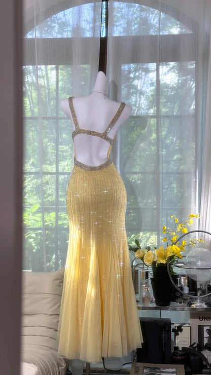 Elegantes Meerjungfrauen-Abendkleid in Blassgelb, Trägerlos, Rückenfrei, Perlenbesetzt, Chiffon, Lang, Ballkleid P4038
