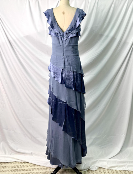 Elegantes, mehrlagiges, abgestuftes, grau-blaues, tailliertes V-Ausschnitt Rüschen-Stufen-Chiffon-langes Ballkleid Abendkleid P4381