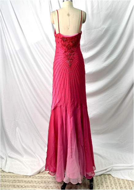 Robe de soirée longue sirène en mousseline perlée à fines bretelles et col en V P4382