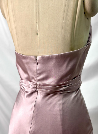 Elegantes rosa Neckholder-V-Ausschnitt Slim-Fit Satin Langarm-Abendkleid P4387