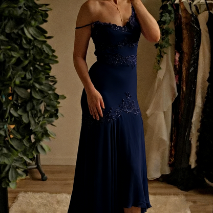 Belle robe de bal en mousseline de soie violette à bretelles spaghetti et perles P2305