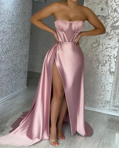 Robes de bal sans manches en satin fendu P382