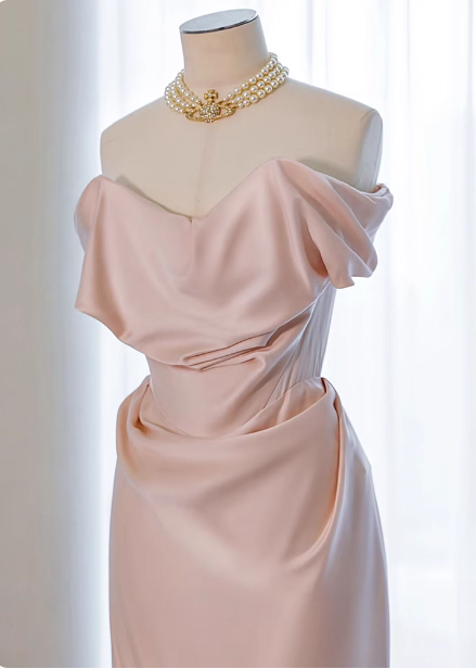 Elegantes, schwarzes, tailliertes, schulterfreies Satin-Ballkleid Abendkleid P4437