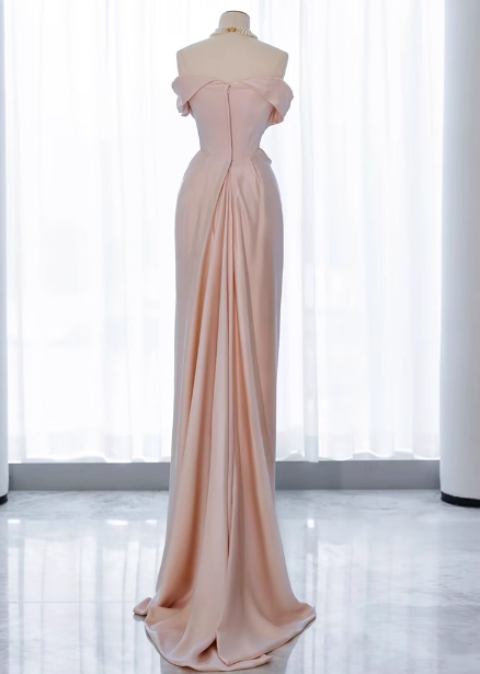 Elegantes, schwarzes, tailliertes, schulterfreies Satin-Ballkleid Abendkleid P4437