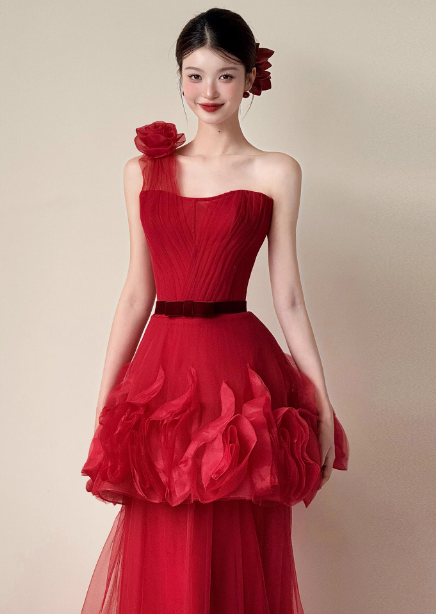 Wunderschönes rotes, trägerloses, schulterfreies langes Ballkleid mit 3D-Blumen und Tülllagen für den Abend P4441