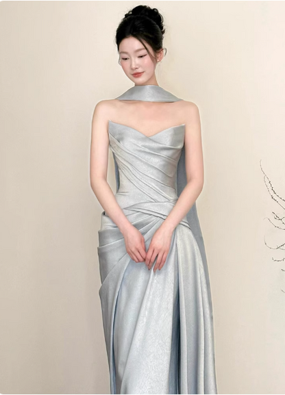 Elegantes Meerjungfrau-Abendkleid Trägerlos Rüschen Satin Schleppe Ballkleid P4442