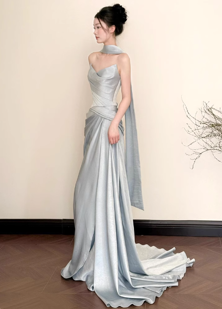 Elegantes Meerjungfrau-Abendkleid Trägerlos Rüschen Satin Schleppe Ballkleid P4442
