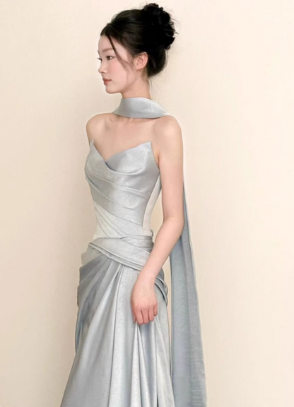 Elegantes Meerjungfrau-Abendkleid Trägerlos Rüschen Satin Schleppe Ballkleid P4442
