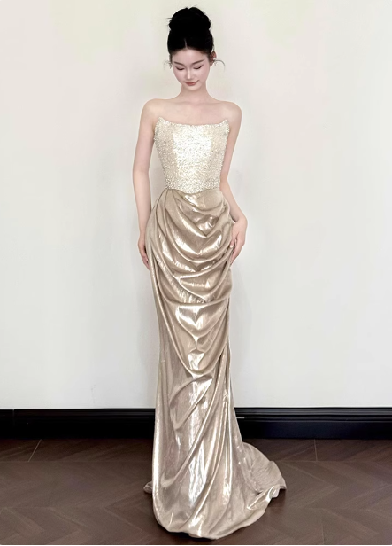 Elegantes Champagnergold Meerjungfrau Trägerloses Rüschen Satin Schleppe Ballkleid Abendkleid P4444
