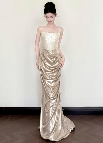 Elegantes Champagnergold Meerjungfrau Trägerloses Rüschen Satin Schleppe Ballkleid Abendkleid P4444