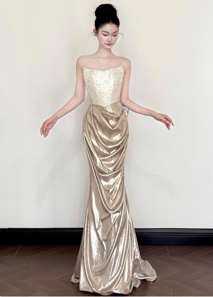 Elegantes Champagnergold Meerjungfrau Trägerloses Rüschen Satin Schleppe Ballkleid Abendkleid P4444