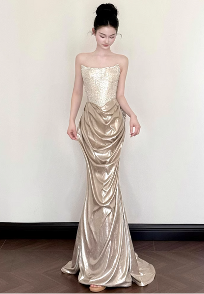 Elegantes Champagnergold Meerjungfrau Trägerloses Rüschen Satin Schleppe Ballkleid Abendkleid P4444