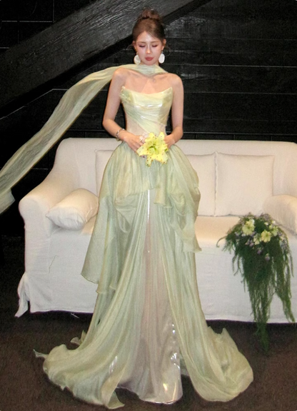 Sanftes Hellgrünes A-Linien-Trägerloses Gestuftes Rüschen-Tüll-Schleppen-Ballkleid Abendkleid P4445