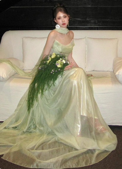 Sanftes Hellgrünes A-Linien-Trägerloses Gestuftes Rüschen-Tüll-Schleppen-Ballkleid Abendkleid P4445