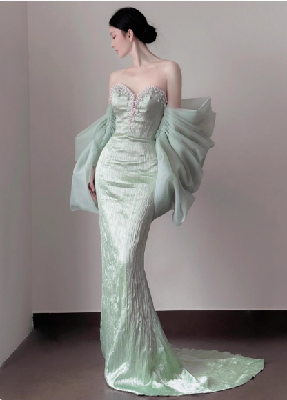 Elegantes, helles mintgrünes Meerjungfrauen-Abendkleid mit Herzausschnitt, Perlen-Rücken und glänzendem Satin-Schleppe, Ballkleid P4449