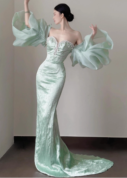 Elegantes, helles mintgrünes Meerjungfrauen-Abendkleid mit Herzausschnitt, Perlen-Rücken und glänzendem Satin-Schleppe, Ballkleid P4449