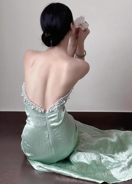 Elegantes, helles mintgrünes Meerjungfrauen-Abendkleid mit Herzausschnitt, Perlen-Rücken und glänzendem Satin-Schleppe, Ballkleid P4449