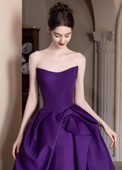 Elegantes dunkelviolettes schulterfreies A-Linien-Ballkleid aus Satin, langes Abendkleid P4452