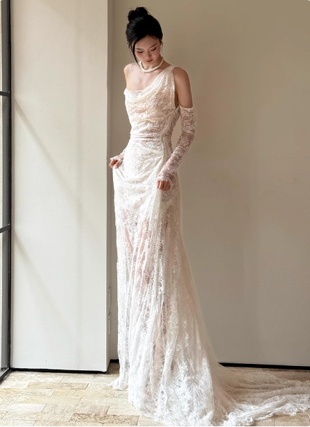 Elegant White Strappy Backless Lace Train Wedding Dress P4453