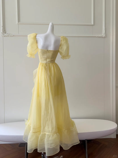 Süßes gelbes A-Linien-Abschlussballkleid mit eckigem Ausschnitt, Puffärmeln, Spitze und Tüll P4046