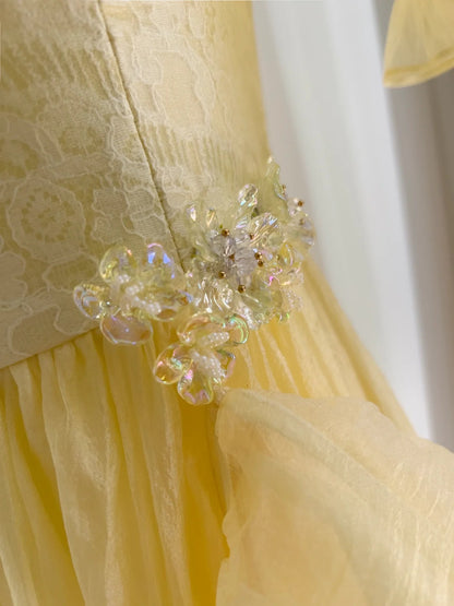 Süßes gelbes A-Linien-Abschlussballkleid mit eckigem Ausschnitt, Puffärmeln, Spitze und Tüll P4046