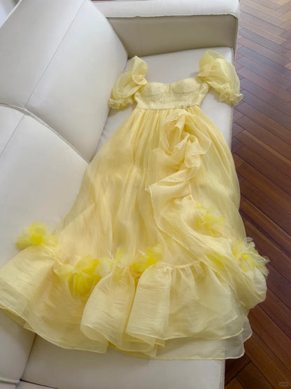 Süßes gelbes A-Linien-Abschlussballkleid mit eckigem Ausschnitt, Puffärmeln, Spitze und Tüll P4046