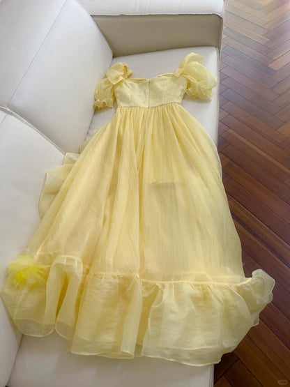 Süßes gelbes A-Linien-Abschlussballkleid mit eckigem Ausschnitt, Puffärmeln, Spitze und Tüll P4046
