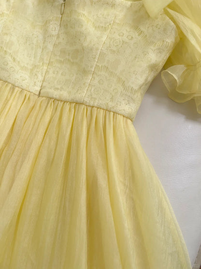 Süßes gelbes A-Linien-Abschlussballkleid mit eckigem Ausschnitt, Puffärmeln, Spitze und Tüll P4046