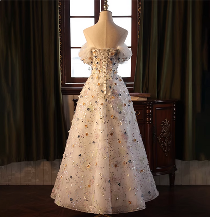 Verträumtes weißes schulterfreies A-Linien-Ballkleid aus Tüll mit 3D-Blumen und Pailletten, langes Abendkleid P4464