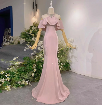 Elegantes rosa Meerjungfrau-Halterneck-Abendkleid mit Rüschen und Schleppe aus Satin P4466