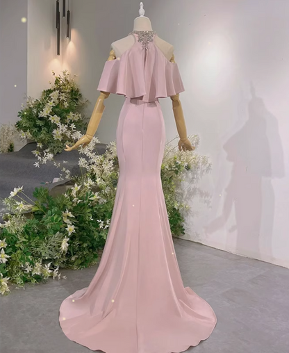 Elegantes rosa Meerjungfrau-Halterneck-Abendkleid mit Rüschen und Schleppe aus Satin P4466