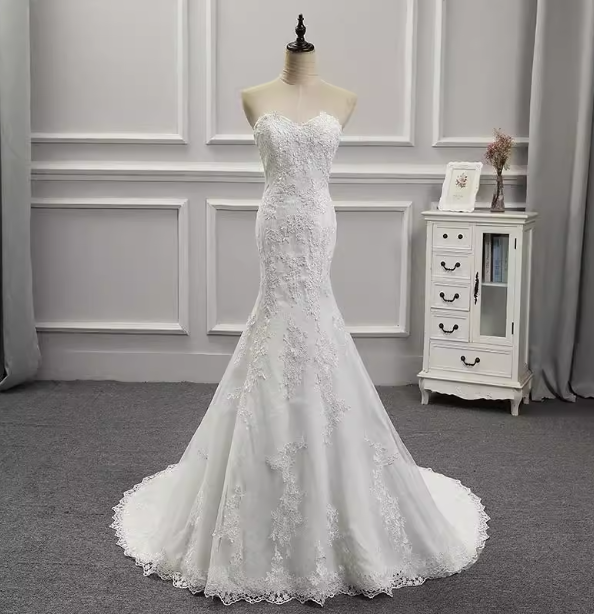 Elegant White Mermaid Sweetheart Neck Lace Train Wedding Dress P4467