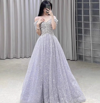 Wunderschönes lavendelfarbenes A-Linien-Off-Shoulder-Abendkleid mit Strassverzierungen, Pailletten und transparentem Tüll P4468