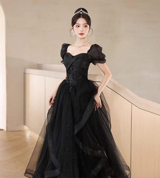 Elegantes schwarzes A-Linien-Abendkleid mit eckigem Ausschnitt, Puffärmeln und Tüll P4470