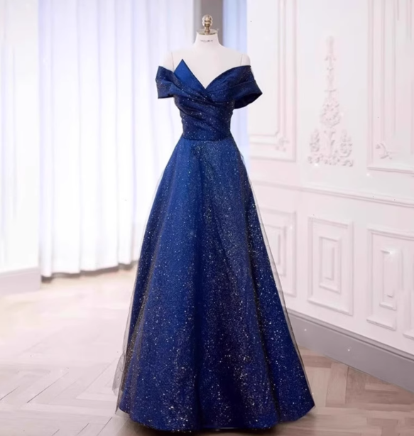 Elegantes burgunderrotes schulterfreies A-Linien-Satin-Tüll-langes Ballkleid Abendkleid P4472