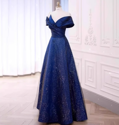 Elegantes burgunderrotes schulterfreies A-Linien-Satin-Tüll-langes Ballkleid Abendkleid P4472
