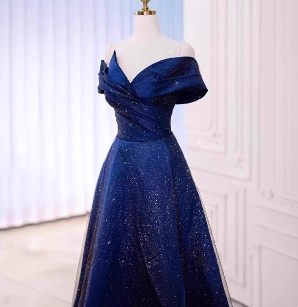 Elegantes burgunderrotes schulterfreies A-Linien-Satin-Tüll-langes Ballkleid Abendkleid P4472