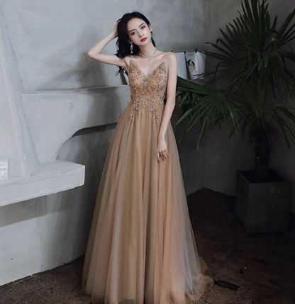 Elegantes, nudes aprikotfarbenes A-Linien-Abendkleid mit Spaghettiträgern, V-Ausschnitt, Perlen und Tüll für den Abschlussball P4474